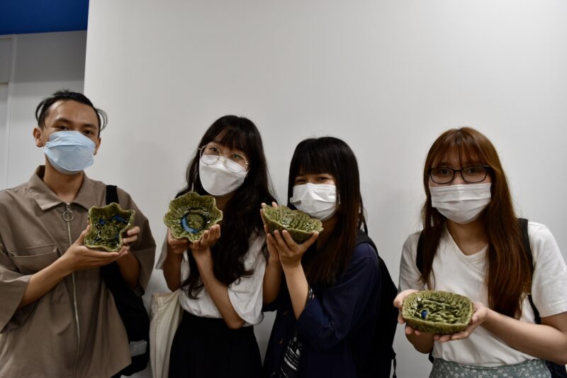 Maple students receive their pottery (Shigaraki-yaki pottery)